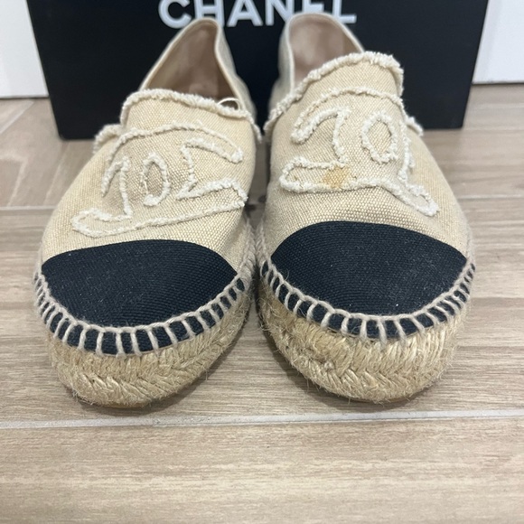 CHANEL Beige and Black Canvas Espadrilles - Picture 3 of 13